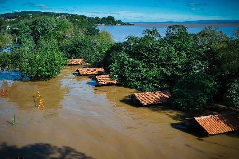 Guarujá, bairro de Porto Alegre alagado pelas enchentes
