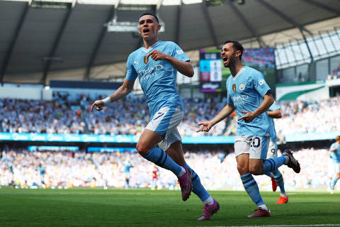 Soccer Football - Premier League - Manchester City v West Ham United - Etihad Stadium, Manchester, Britain - May 19, 2024  Manchester City's Phil Foden celebrates scoring their second goal with Bernardo Silva REUTERS/Molly Darlington EDITORIAL USE ONLY. NO USE WITH UNAUTHORIZED AUDIO, VIDEO, DATA, FIXTURE LISTS, CLUB/LEAGUE LOGOS OR 'LIVE' SERVICES. ONLINE IN-MATCH USE LIMITED TO 120 IMAGES, NO VIDEO EMULATION. NO USE IN BETTING, GAMES OR SINGLE CLUB/LEAGUE/PLAYER PUBLICATIONS. PLEASE CONTACT YOUR ACCOUNT REPRESENTATIVE FOR FURTHER DETAILS..
