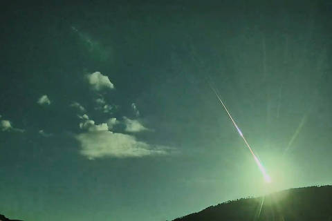A comet fragment lights up the skies as seen from Caceres, Spain May 18, 2024 in this still image taken from social media video. ESA/PDO/AMS82 - AllSky7 via REUTERS THIS IMAGE HAS BEEN SUPPLIED BY A THIRD PARTY. MANDATORY CREDIT. NO RESALES. NO ARCHIVES. ORG XMIT: GDN