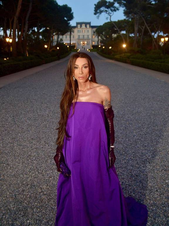 Maya Massafera com vestido Valentino e joias Chopard