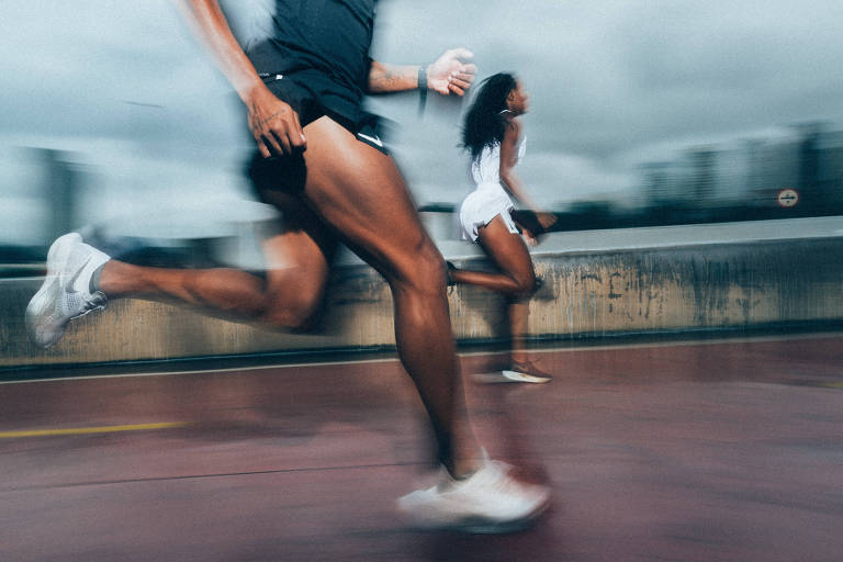 Corredores em treino organizado pela Nike