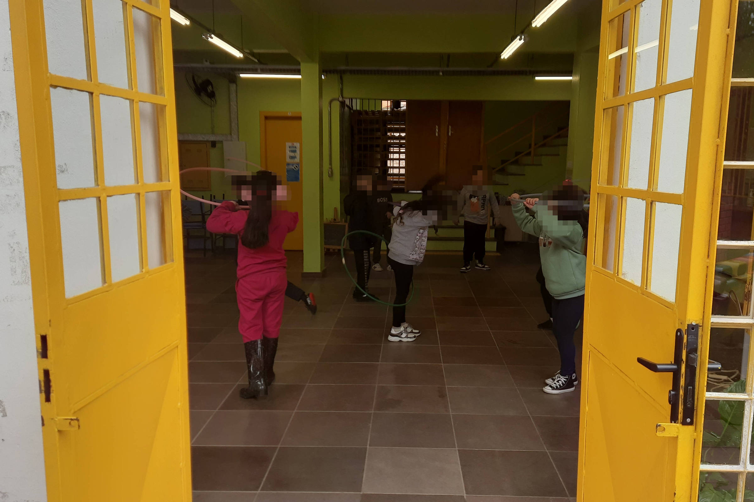 Milhares de estudantes seguem sem previsão de retorno às escolas no RS
