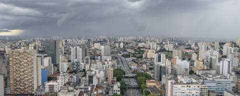 SÃO PAULO, SP, BRASIL, 16.01.2022: Vista do centro de São Paulo na altura do viaduto Jaceguai, ligação Leste/Oeste. (Foto: Eduardo Knapp/ Folhapress)