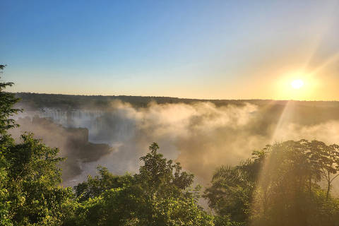 As Cataratas do Iguaçu, em Foz ORG XMIT: LOCAL2405131807121093