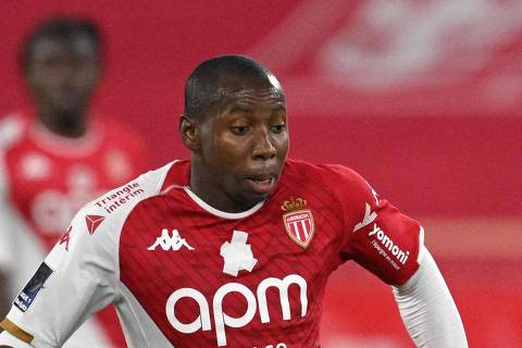 Monaco's Malian midfielder #04 Mohamed Camara (L) passes the ball during the French L1 football match between AS Monaco and FC Nantes at the Louis II Stadium (Stade Louis II) in the Principality of Monaco on May 19, 2024. (Photo by Nicolas TUCAT / AFP)