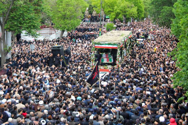 Milhares vão às ruas para cerimônias em homenagem ao presidente do Irã