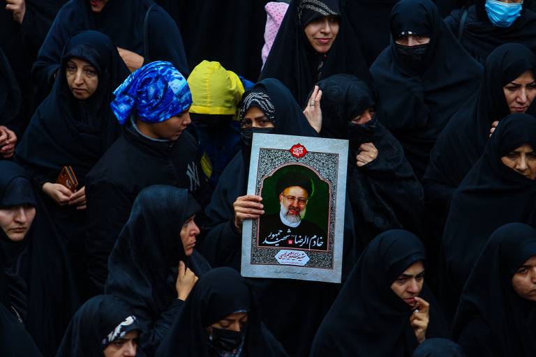 População no Irã participa de cerimônias fúnebres para despedida do presidente