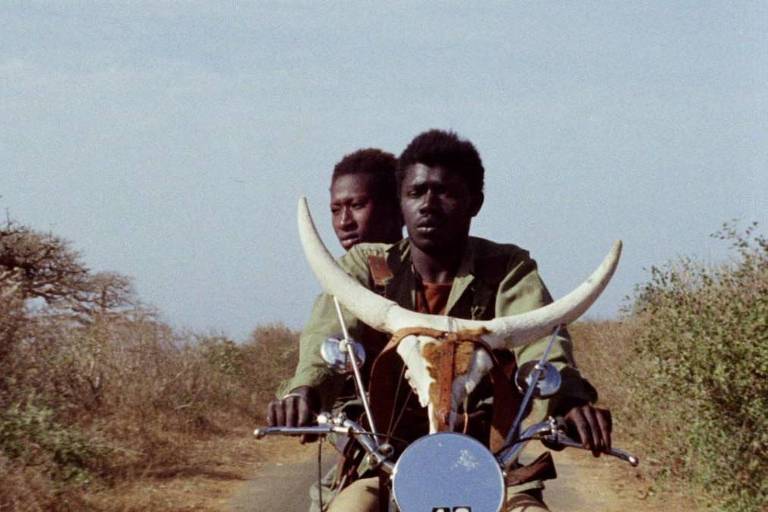 Cena do filme 'A Viagem da Hiena', de Djibril Diop Mambéty, que será exibido no Festival Olhar de Cinema