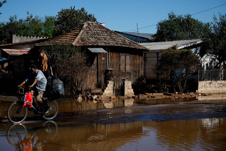 Moradores de São Leopoldo começam a reconstrução de suas casas; confira 