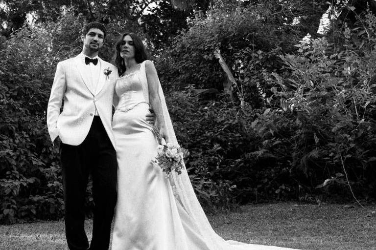 Gabriel Leone e Carla Salle se casam em cerimônia intimista