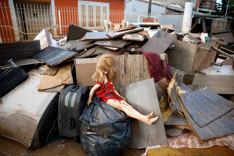 Área com lixo em Vicentina, bairro de São Leopoldo, na região metropolitana de Porto Alegre 