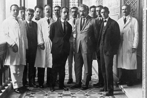 Einstein no Instituto Oswaldo Cruz no Rio de Janeiro em 8 de maio de 1925
( Foto: Arquivo da Casa de Oswaldo Cruz ) DIREITOS RESERVADOS. NÃO PUBLICAR SEM AUTORIZAÇÃO DO DETENTOR DOS DIREITOS AUTORAIS E DE IMAGEM