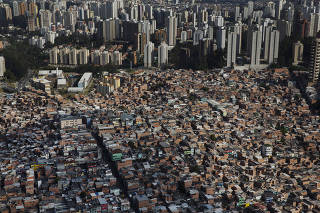 Vista área da favela Paraisópolis no Morumbi em São Paulo