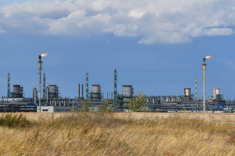 Fábrica de processamento de gás da estatal Gazprom em Orenburg, no sudeste da Rússia europeia