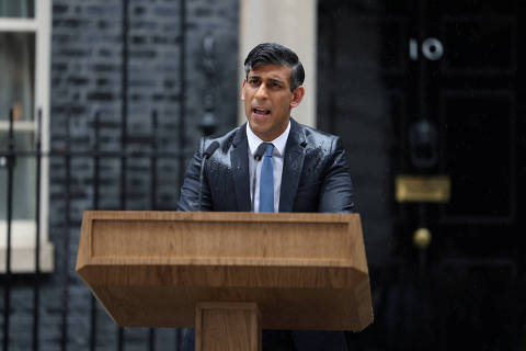 British Prime Minister Rishi Sunak delivers a speech calling for a general election, outside Number 10 Downing Street, in London, Britain, May 22, 2024. REUTERS/Hollie Adams ORG XMIT: LIVE