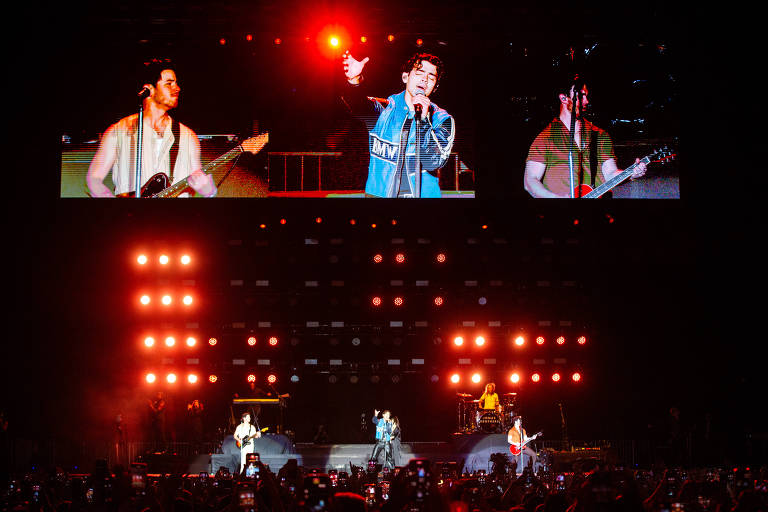O grupo americano Jonas Brothers durante show realizado no Allianz Parque