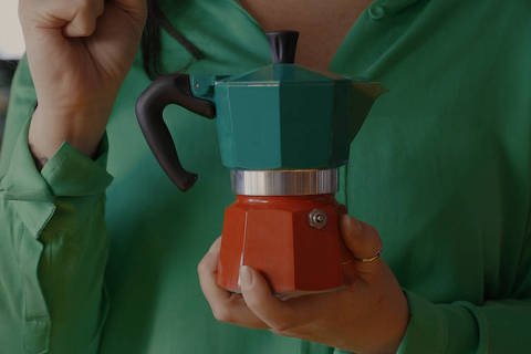 Método produz um café forte e encorpado, ideal para quem aprecia um espresso; a barista Isabela Raposeiras ensina o passo a passo