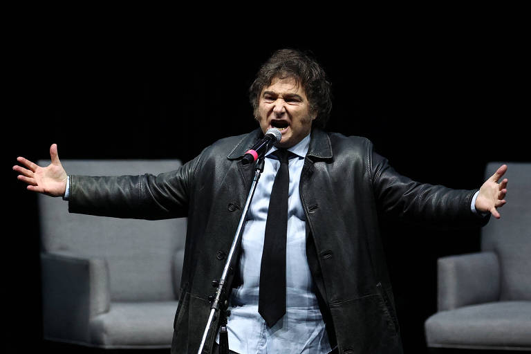 Javier Milei canta em lançamento de seu livro na Argentina