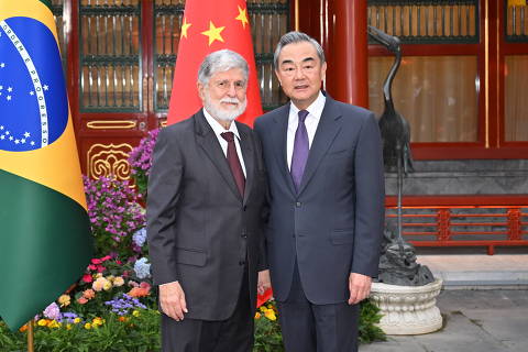 (240523) -- BEIJING, May 23, 2024 (Xinhua) -- Wang Yi, a member of the Political Bureau of the Communist Party of China (CPC) Central Committee and director of the Office of the Foreign Affairs Commission of the CPC Central Committee, holds talks with Celso Amorim, chief advisor to the President of Brazil, in Beijing, capital of China, May 23, 2024. (Xinhua/Yue Yuewei)