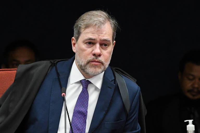 Nomeado por Lula para o Supremo no ano de 2009, Dias Toffoli, atualmente com 56 anos, atingirá a idade de aposentadoria compulsória em novembro de 2042