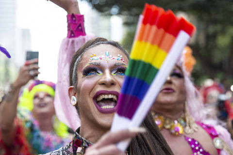 Sao  Paulo, SP, BRASIL, 11-06-2023:  27¼ edicao da Parada do orgulho LGBT+.   Drag queens no inicio do desfile(Foto: Eduardo Knapp/Folhapress, COTIDIANO)