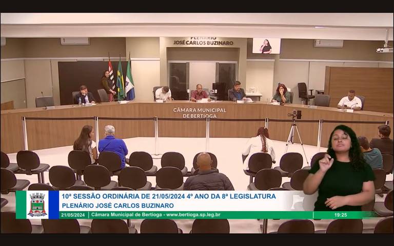 Foto Colorida. Foto de tela da sessão da Câmara Municipal de Bertioga