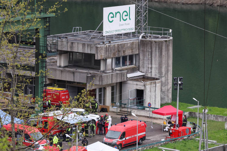 Visão geral da usina hidrelétrica da Enel, após uma explosão e incêndio, em Bargi, na Itália