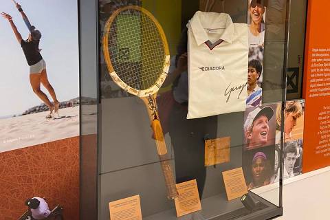 Itens de Guga doados por ele para o museu de Roland Garros