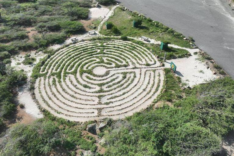 Labirinto é atividade antiga que ganha popularidade como 'remédio' para o estresse