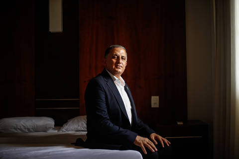 BRASILIA, DF,  24-04-2024 - O dentista palestino Jamal Naeem, em seu quarto de hotel, em Brasilia. (FOTO  Gabriela Biló/Folhapress) - EXCLUSIVO MONICA BERGAMO