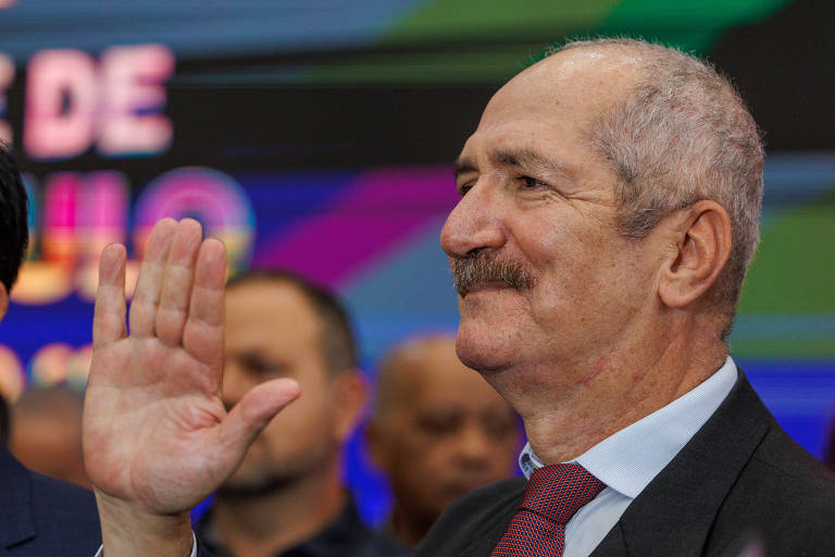 Líderes do MDB pretendiam adiar o anúncio do vice ao máximo, até a época das convenções partidárias, e ter na chapa um nome acena para a direita e para a esquerda, o atual secretário municipal Aldo Rebelo (MDB); Aldo, porém, não deixou o secretariado no prazo de desincompatibilização previsto na lei, o que o tirou do páreo