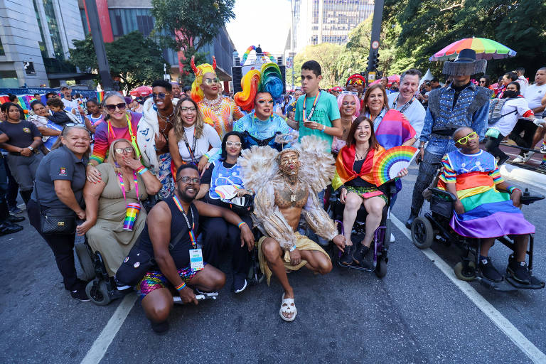 Pessoas com deficiências diversas participam da 27ª Parada do Orgulho LGBT+ de São Paulo