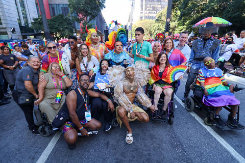 Pessoas com deficiências diversas participam da 26ª Parada do Orgulho LGBT+ de São Paulo