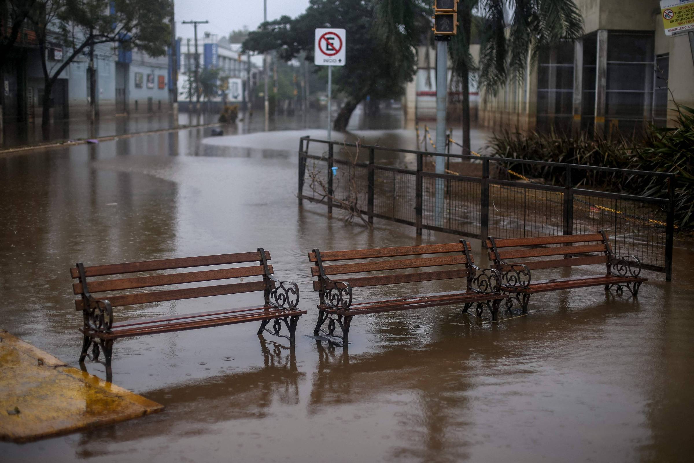 Nível do Guaíba segue acima dos 4 metros neste sábado (25)