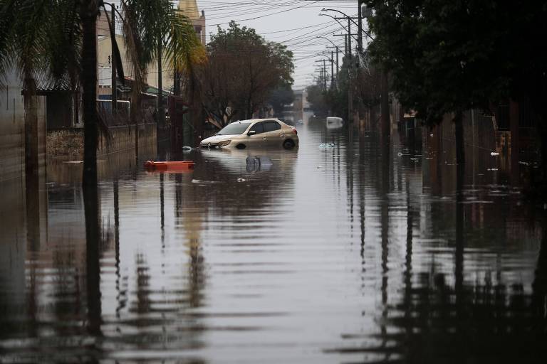 Porto Alegre inicia volta para casa enquanto bairros da zona norte continuam embaixo d'água