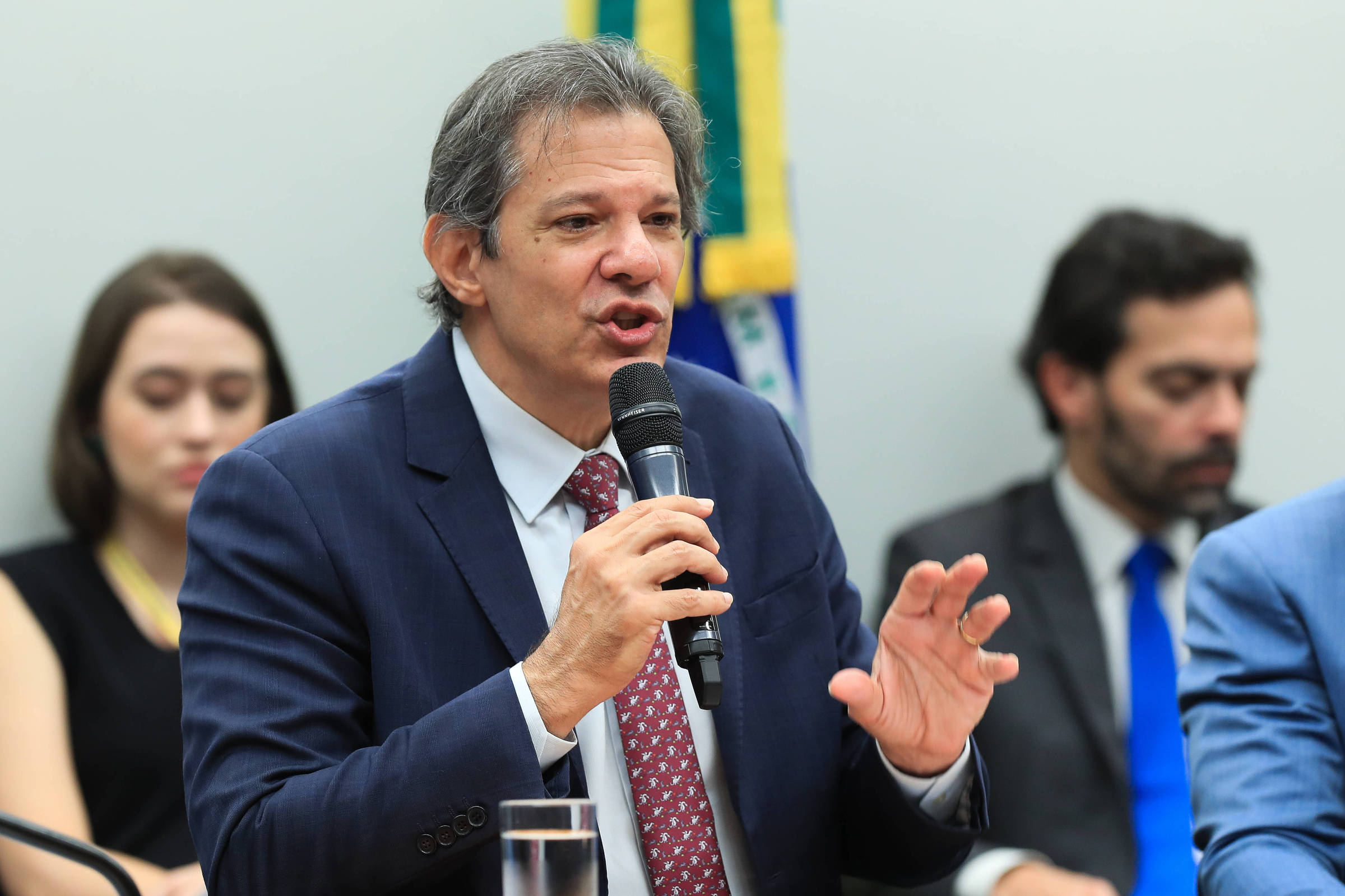 Aprovar MP que tributa investimentos evita corte de emendas, diz Haddad na Câmara