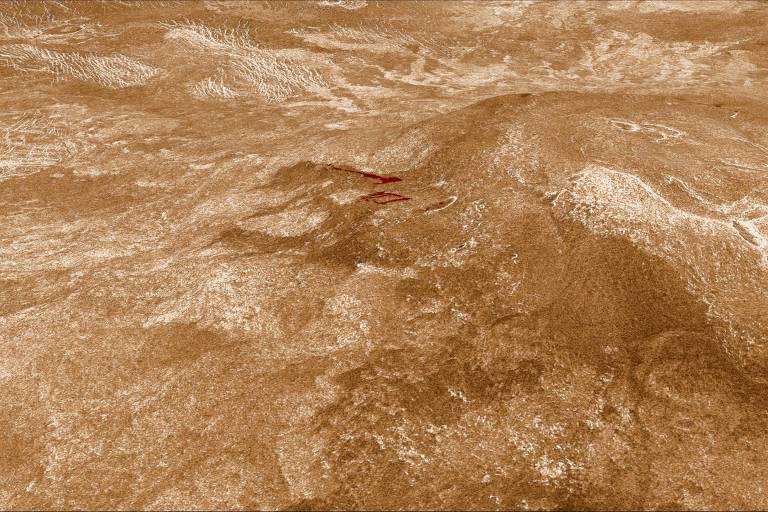 Imagem da superfície de Vênus, com pontos em vermelho destacando pontos com fluxo de lavas 