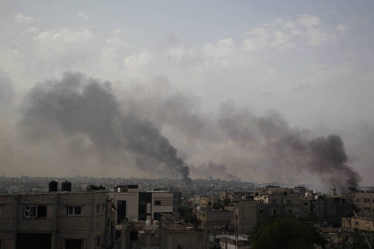 Novo ataque mata 21 pessoas em zona humanitária de Rafah, dizem palestinos; Israel nega