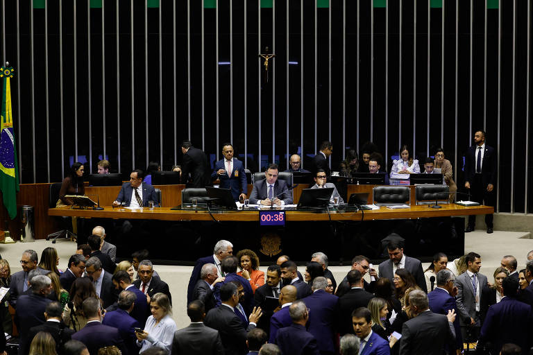 Veja como cada congressista votou na derrubada de veto de Lula às saidinhas