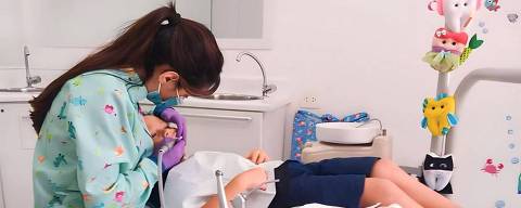 Odontopediatra recomenda troca de escova de dentes após período doente