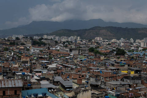 RIO DE JANEIRO, RJ, BRASIL, 09-09-2020: Vista da Favela do Jacarezinho, na zona norte do Rio de Janeiro. A Favela do Jacarezinho é dominada pelo tráfico de drogas e é considerada uma das favelas mais violentas do Rio de Janeiro. Folha faz o ultimo capítulo do especial 