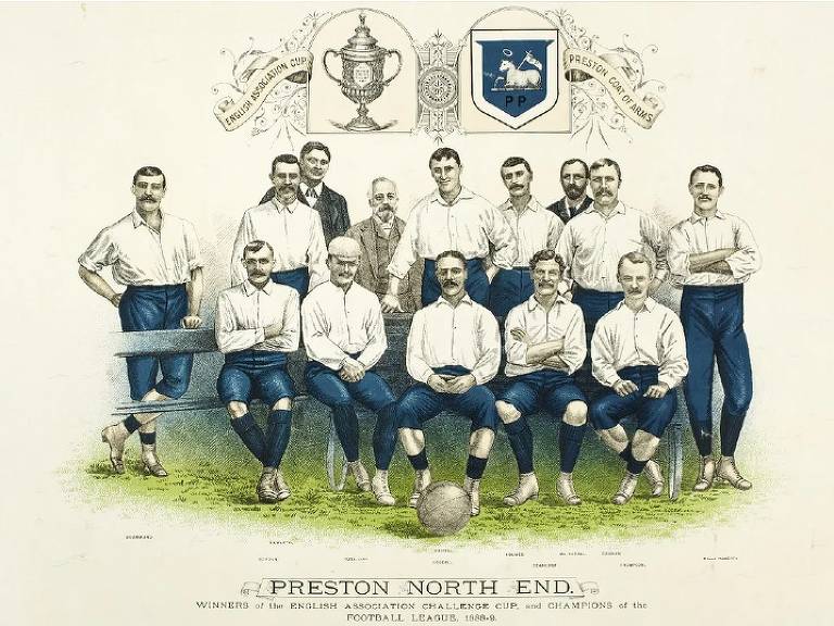 Equipe do Preston North End, campeã invicta do Campeonato Inglês de 1888/1889, posa para foto