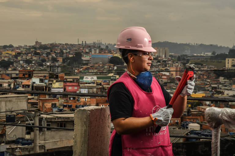 Tamires Bianca da Silva, 29, já trabalhou como bombeira civil e com entregas