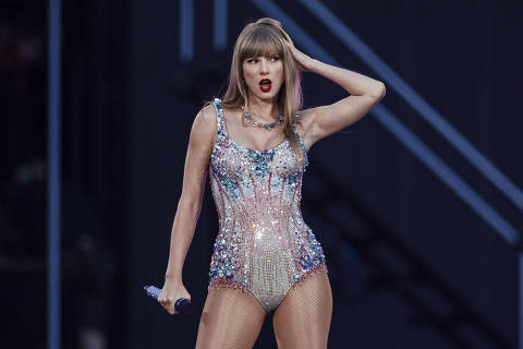 TOPSHOT - American singer and songwriter Taylor Swift performs on stage as part of her Eras Tour in Lisbon on May 24, 2024. (Photo by ANDRE DIAS NOBRE / AFP)