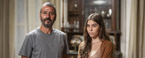 José Inocêncio (Marcos Palmeira) e Buba (Gabriela Medeiros)