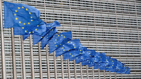 FILE PHOTO: European Union flags flutter outside the EU Commission headquarters in Brussels, Belgium, July 14, 2021. REUTERS/Yves Herman//File Photo ORG XMIT: FW1
