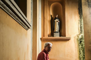 O frade, escritor e teólogo Frei Betto, apoiador do PT, em convento onde vive, em SP