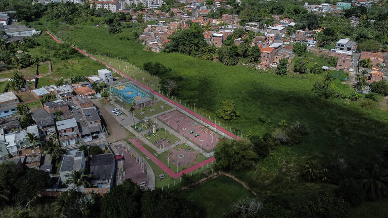 Reservatório de Amortecimento do Parque das Águas, localizado na da sub-bacia do rio Caji-Picuaia. Área fica entre os bairros Cidade Nova e Jardim Castelão, em Lauro de Freitas