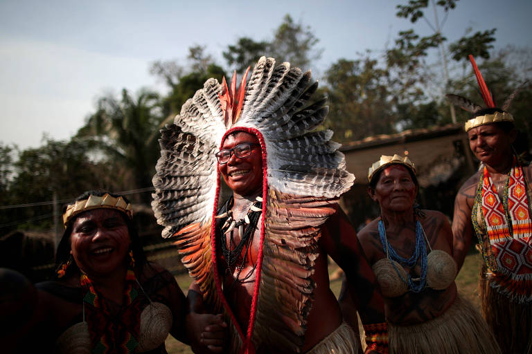 Indígenas da etnia Shanenawa dançam em Morada Nova, no Acre, durante festival que celebra a natureza e pede o fim das queimadas na Amazônia
