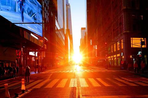 Manhattanhenge o pôr do sol na cidade de Nova York